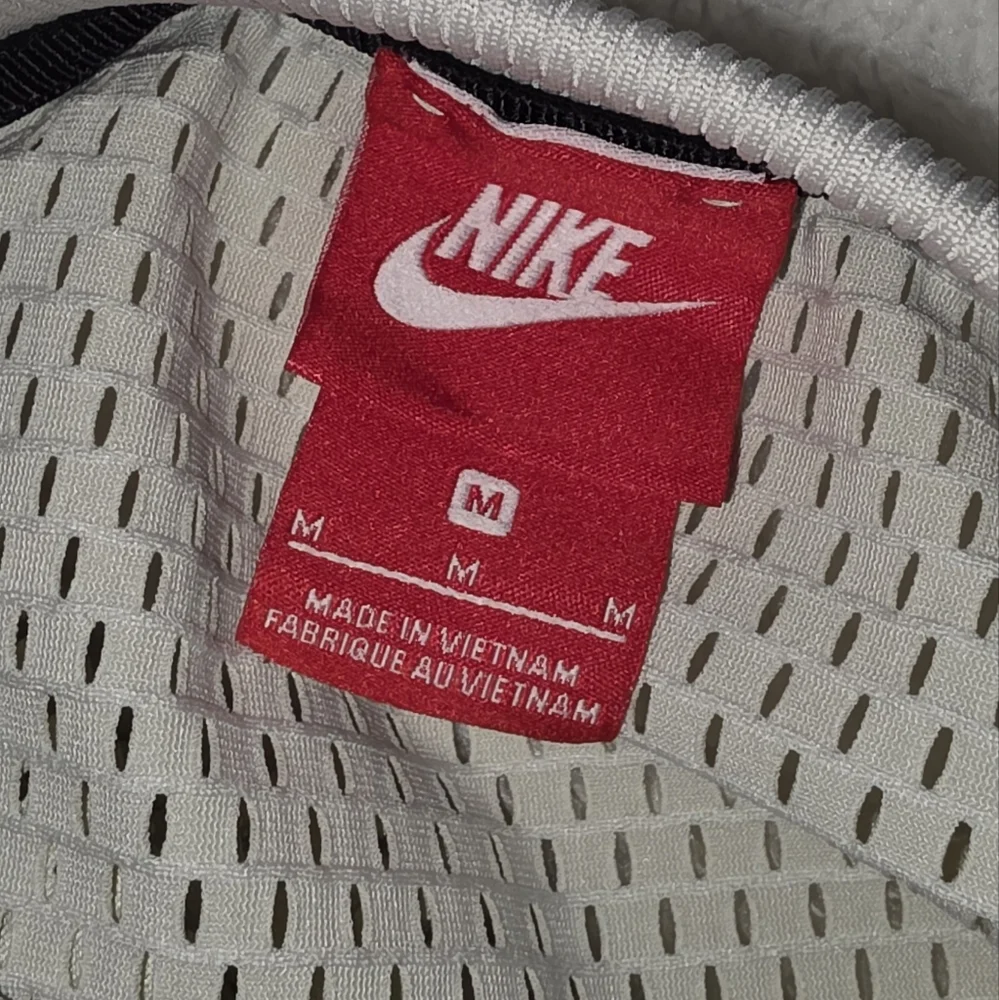 Nike White Boxy Short Sleeve T-Shirt SIZE MEDIUM - Picture 5 of 7